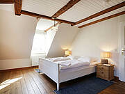 Ferienwohnung 06 'Heidenholz' - Erstes Schlafzimmer mit Doppelbett